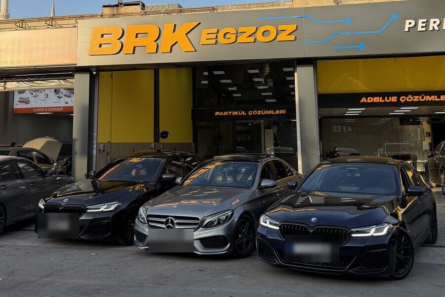 BRK Egzoz İkitelli dükkan önü, servis bekleyen araçlar