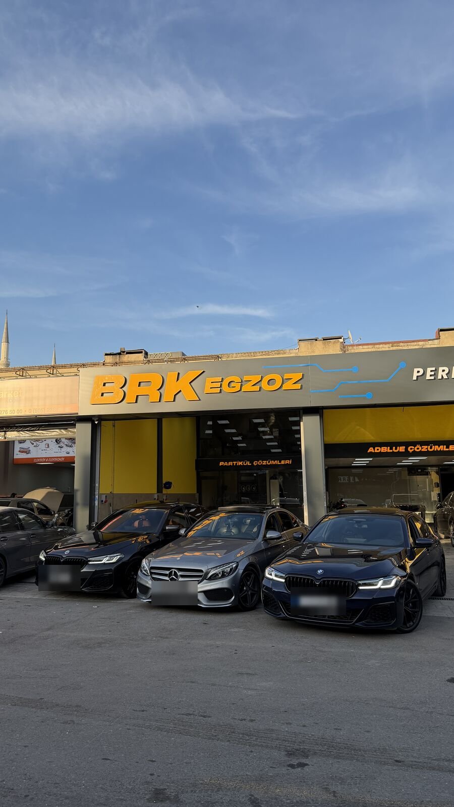 BRK Egzoz İkitelli Sanayi dükkan dış cephesi